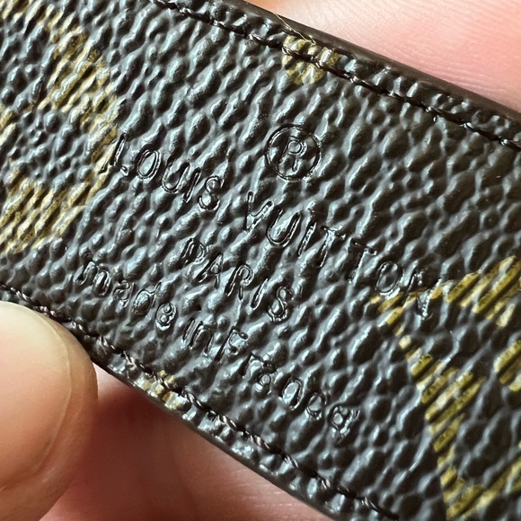Louis Vuitton Monogram LV Belt - 48” Long (Size 120, M/L) - Gold Logo Buckle - Picture 10 of 10